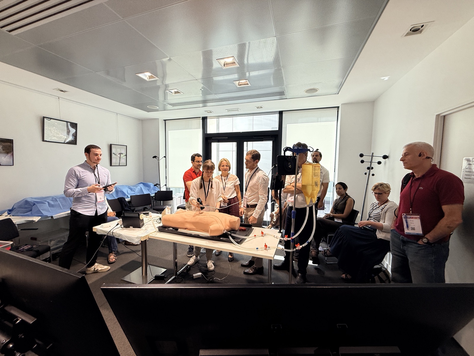 Faculty-led hands-on training on the E-SIM Pro 3 throughout the scientific programme.